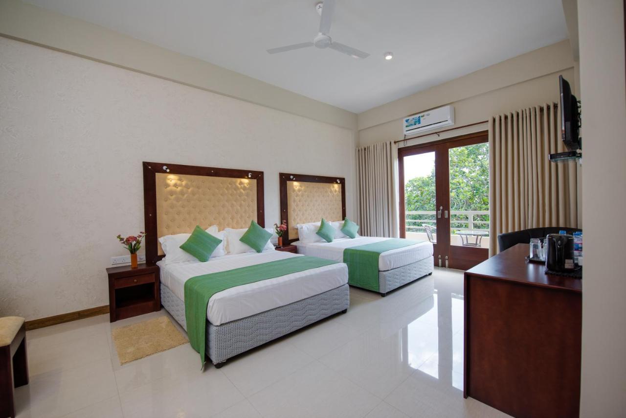 Hotel Mount Rich Rumassala Unawatuna Exterior foto